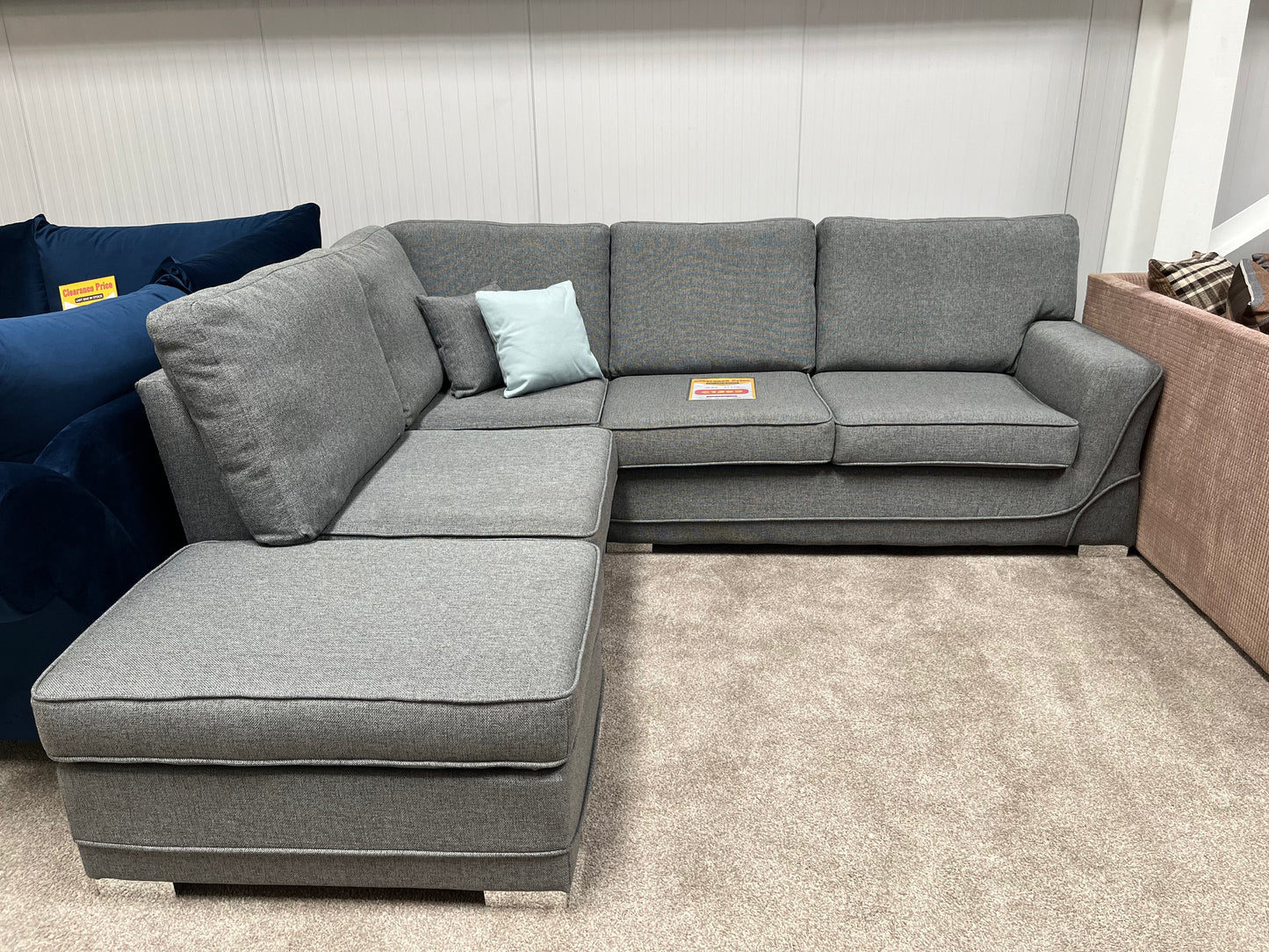 New York 1A2 sofa with poof