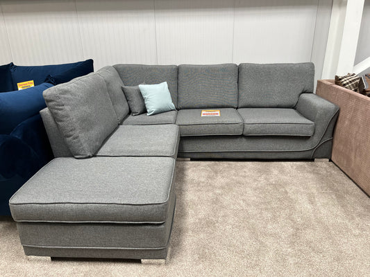 New York 1A2 sofa with poof
